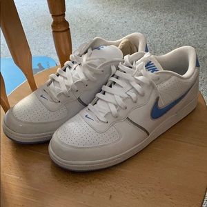 Nike light blue zoom air sneakers